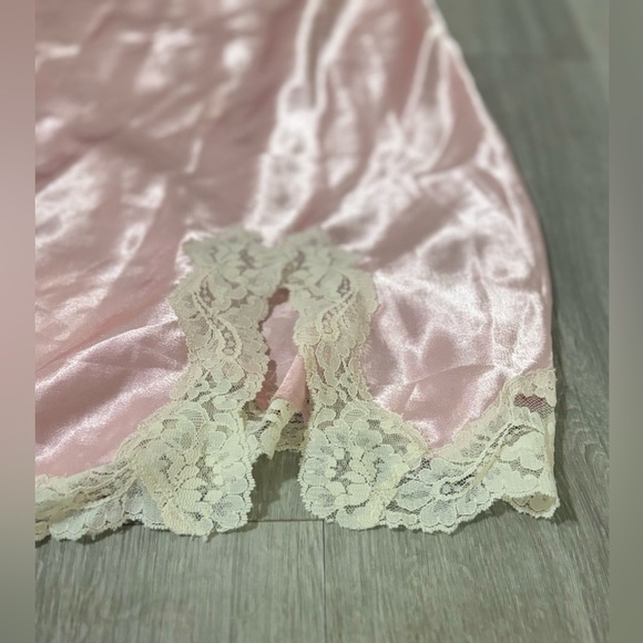 Victoria’s Secret Vintage Gold Label Pink Lace Trim Chemis Slip Size Large - Picture 3 of 5